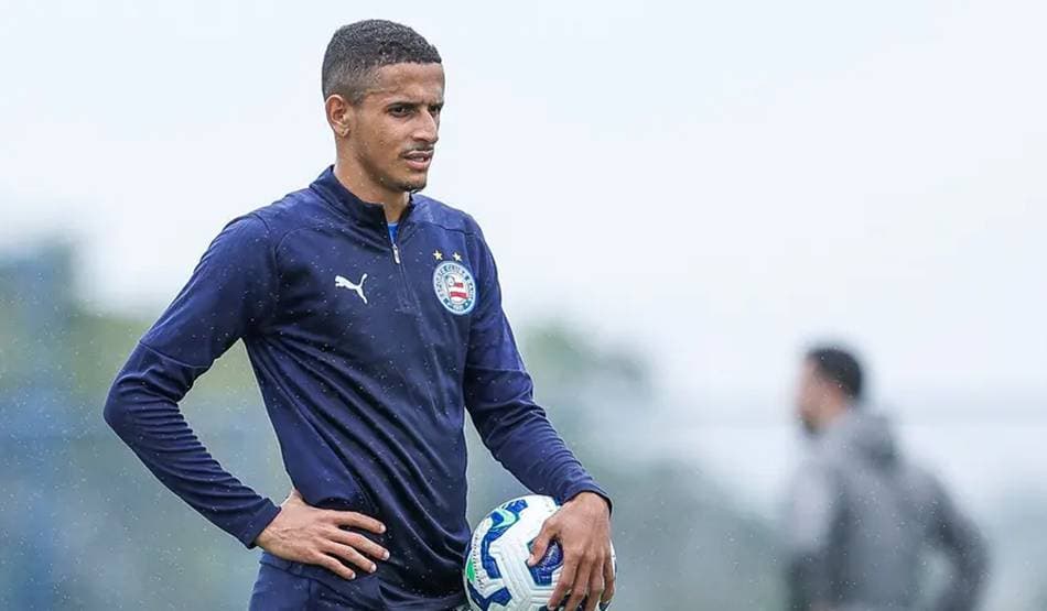Luciano Juba, lateral-esquerdo do Bahia, suspenso contra o Atlético-MG pelo Brasileirão 2026