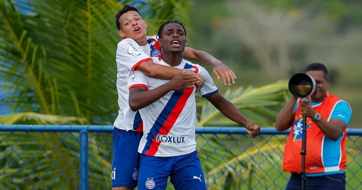 Jogadores do Bahia Sub-17 comemorando gol no CT Evaristo de Macedo