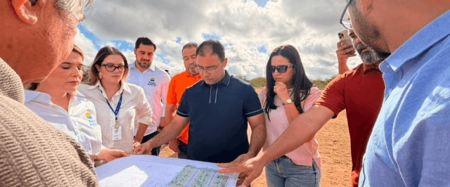 Prefeito Mário Galinho durante anúncio de residenciais do Minha Casa, Minha Vida em Paulo Afonso