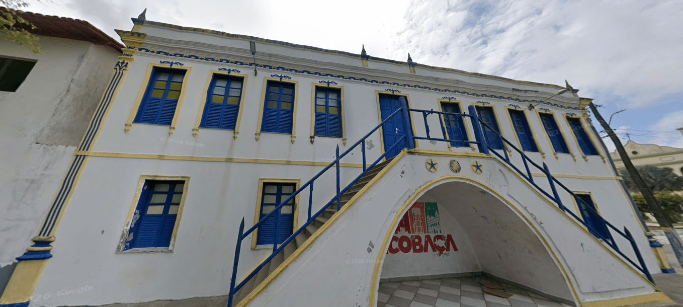 Sede da Prefeitura Municipal de Alcobaça, no extremo sul da Bahia