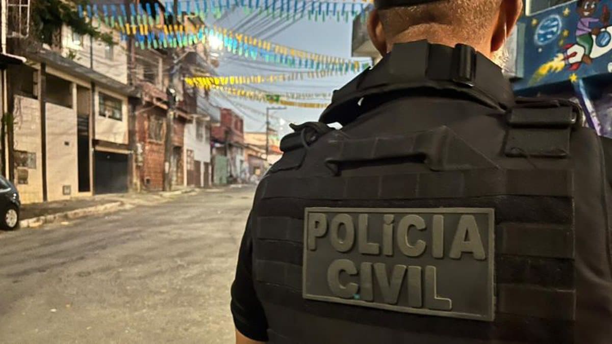 Policiais civis da Bahia em operação policial em Salvador