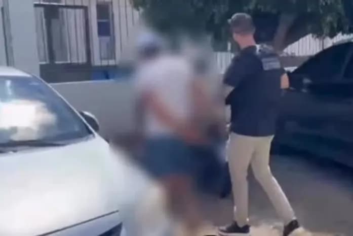 Policiais da Dinpol durante operação de captura de foragido em Paulo Afonso, Bahia