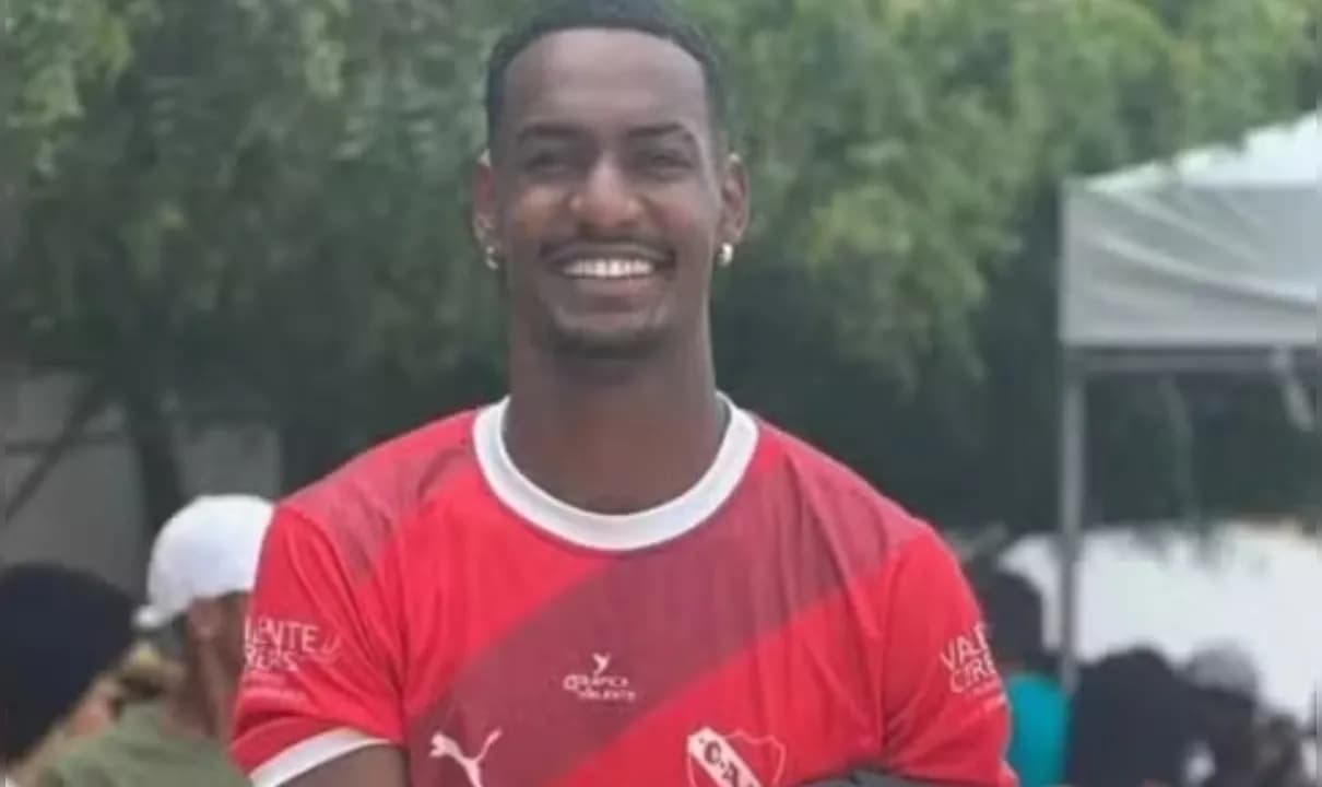 Jovem tinha 26 anos, e atingiu uma parede com a motocicleta que dirigia. 