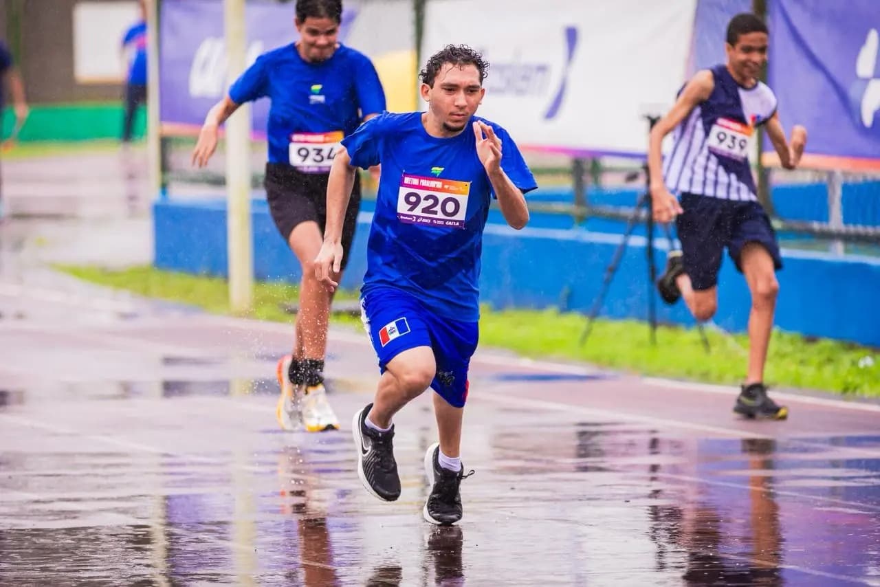 Jovem atleta paralímpico alagoano Diogo Galindo durante prova dos 100m no Meeting Paralímpico Loterias Caixa de Maceió