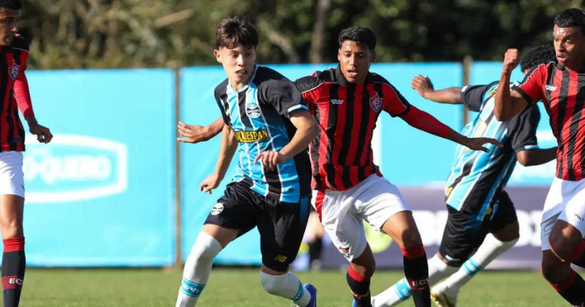 Jogadores do Vitória Sub-17 comemorando gol contra o Grêmio no Brasileirão Sub-17 2026