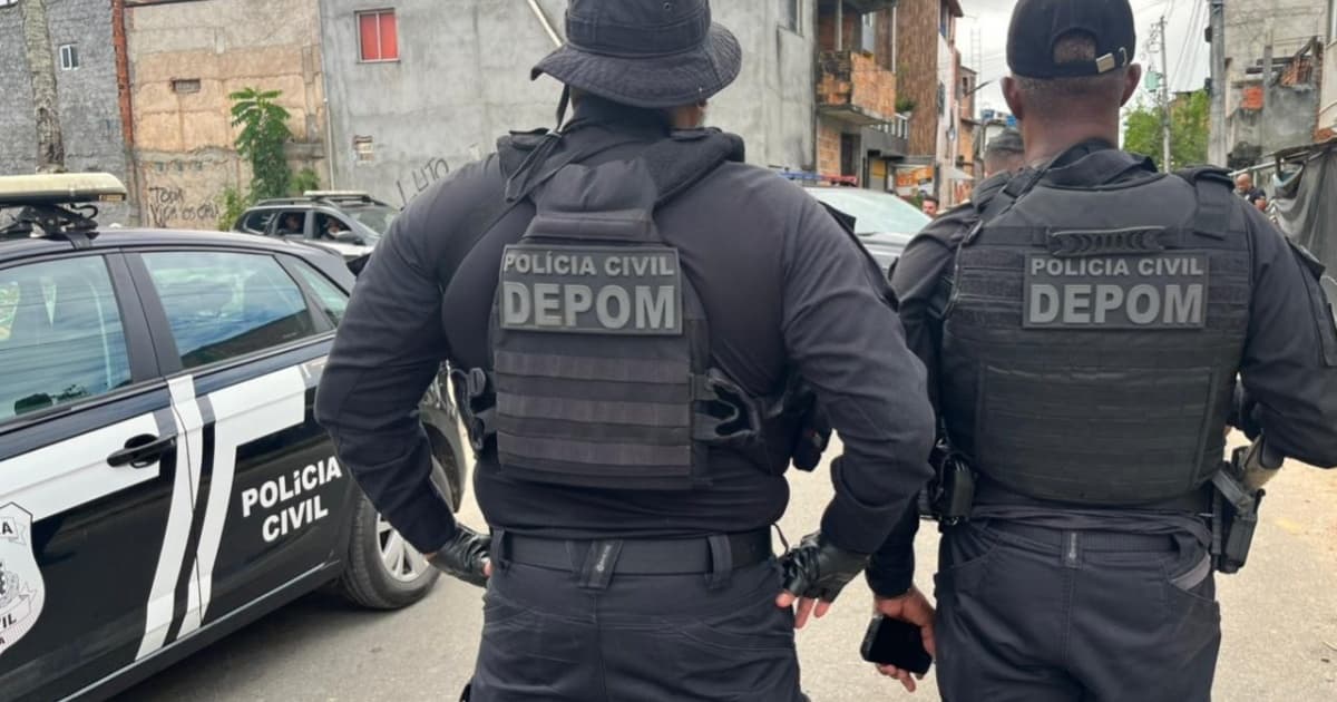 Viatura da Polícia Civil da Bahia estacionada em via pública