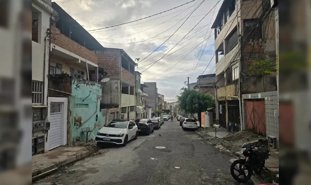 Ataque a tiros deixa um jovem morto e dois feridos em Salvador.