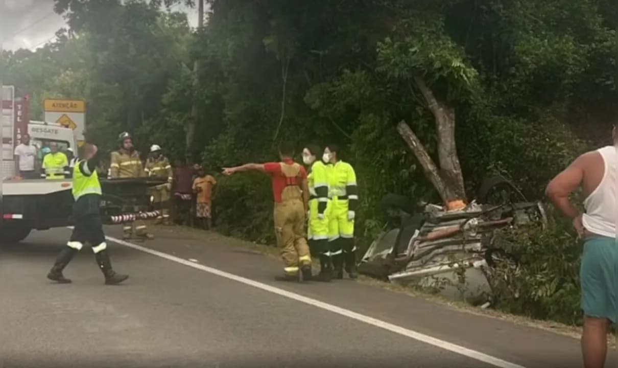 Uma quinta pessoa ficou gravemente ferida e precisou ser resgatada de helicóptero. 