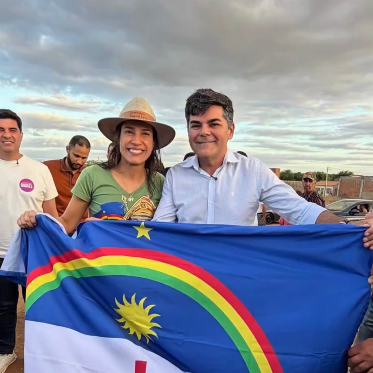 Prefeito Calby Carvalho e governadora Raquel Lyra em visita às obras de Belém do São Francisco
