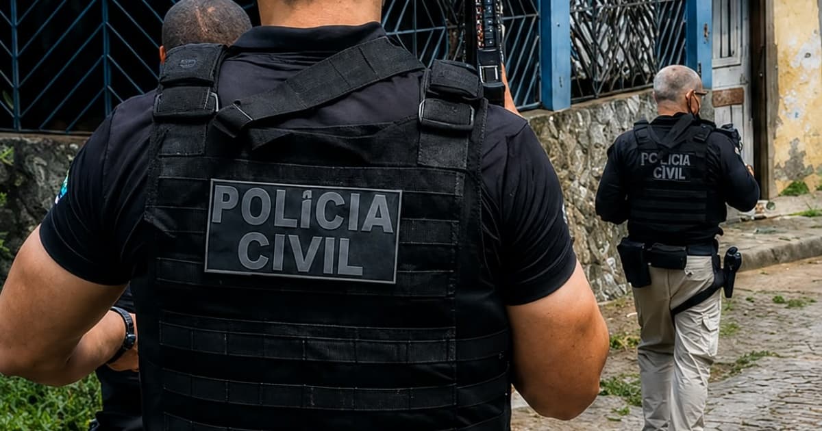Viatura da Polícia Civil da Bahia estacionada em via pública