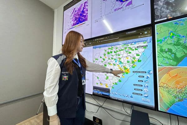 Chuva intensa em área urbana de Alagoas com risco de alagamentos