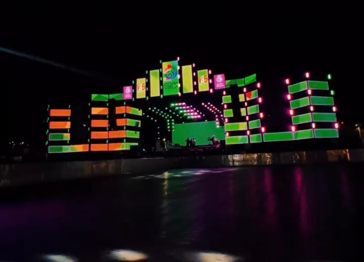 Palco montado para show na Copa Vela em Paulo Afonso