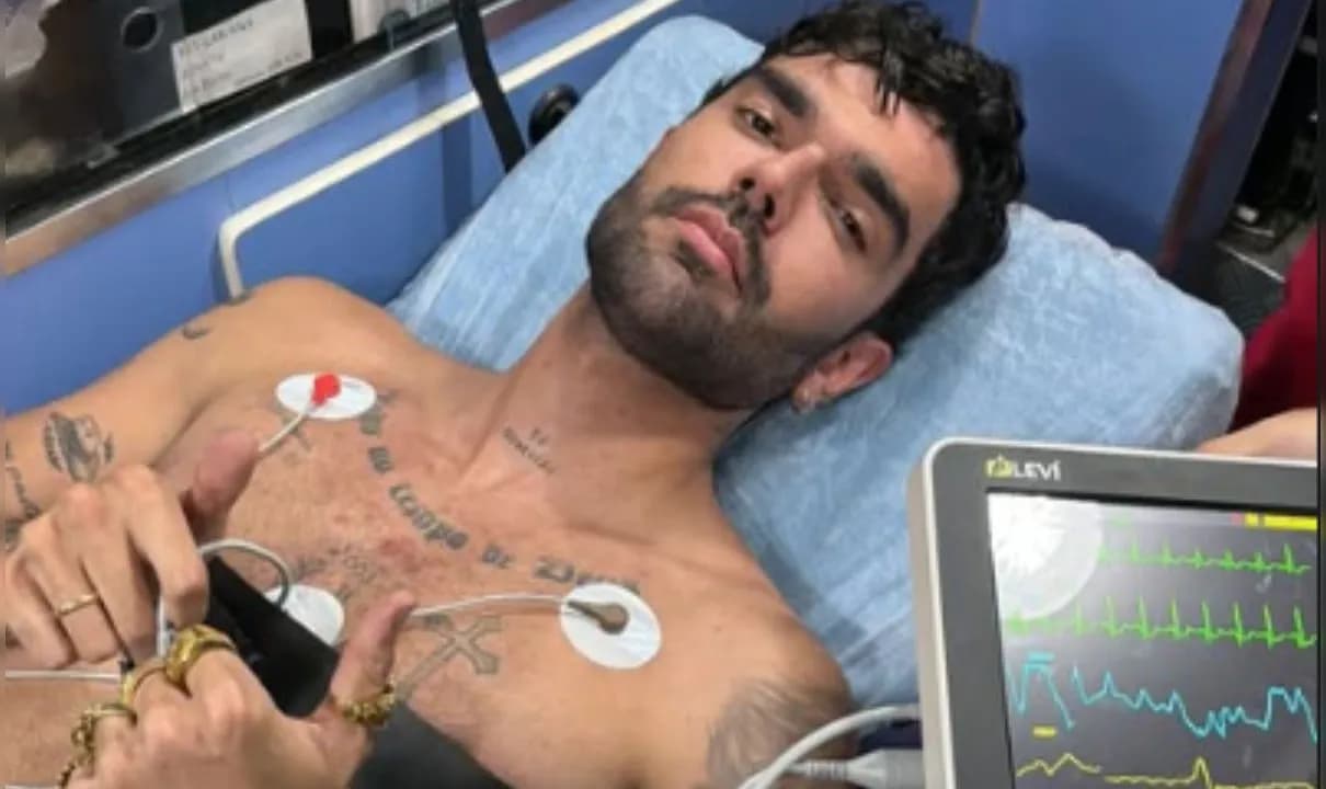 Cantor Luan Pereira passou mal em show e deixou local em ambulância.