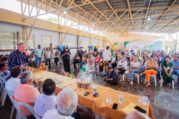 Ronaldo Lessa ao lado de JHC durante atividade de campanha em Alagoas