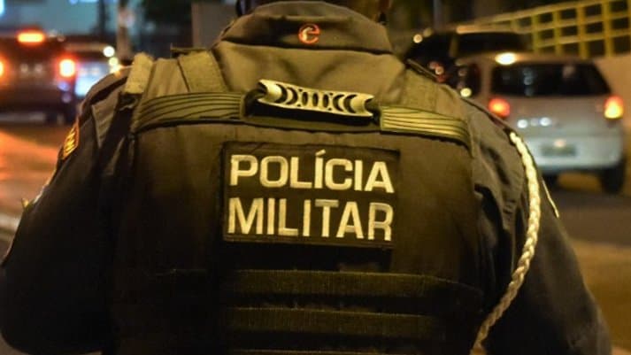 Viatura da Polícia Militar de Sergipe em atendimento de ocorrência noturna