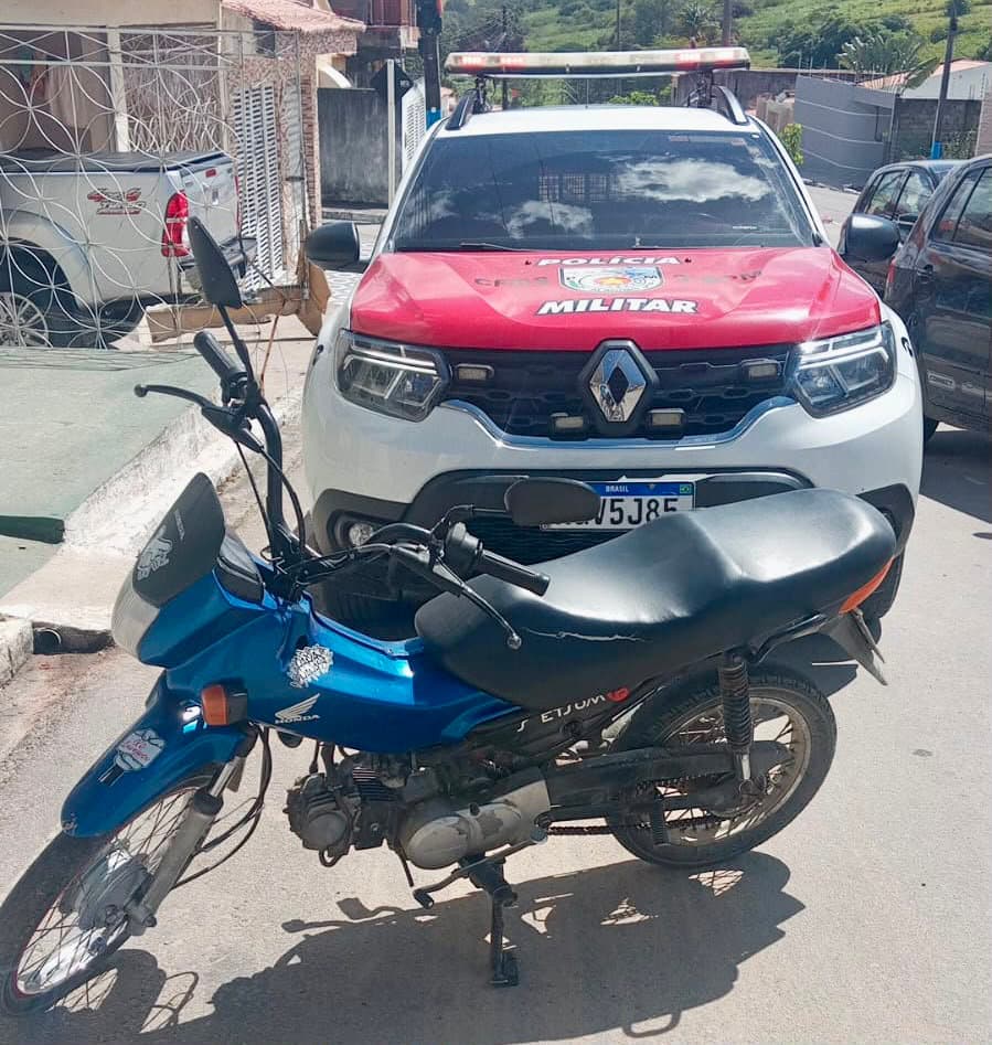 Motocicleta Honda Pop 100 apreendida pela Polícia Militar em Pariconha, Alagoas