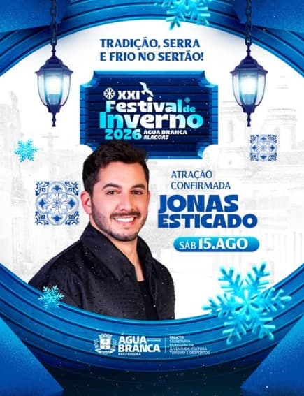 Palco do Festival de Inverno de Água Branca com público durante show noturno no sertão alagoano