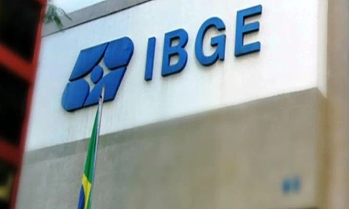 Agentes do IBGE em atividade de campo durante censo agropecuário