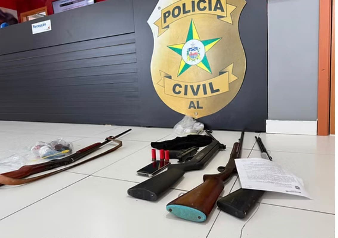 Policiais civis e militares durante operação no Sertão de Alagoas