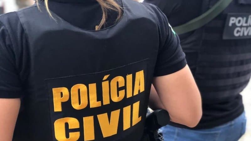 Equipes de segurança pública em área de mata às margens de riacho em Canindé de São Francisco, Sergipe