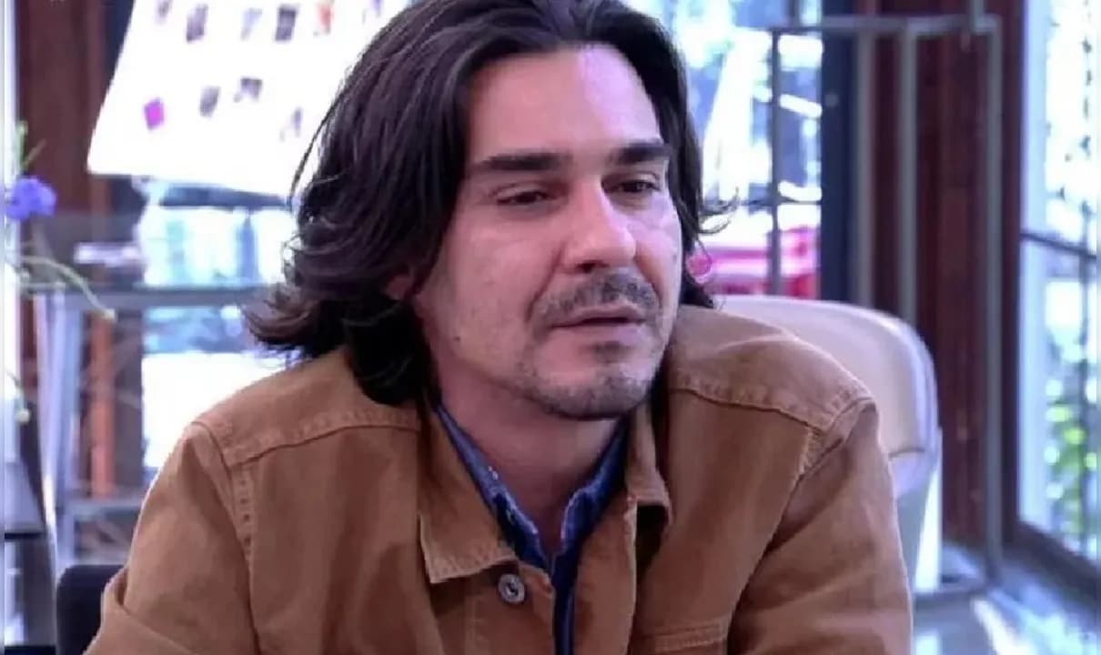 Ator e ex-peão de 'A Fazenda' fez um alerta acerca de mensagens falsas.