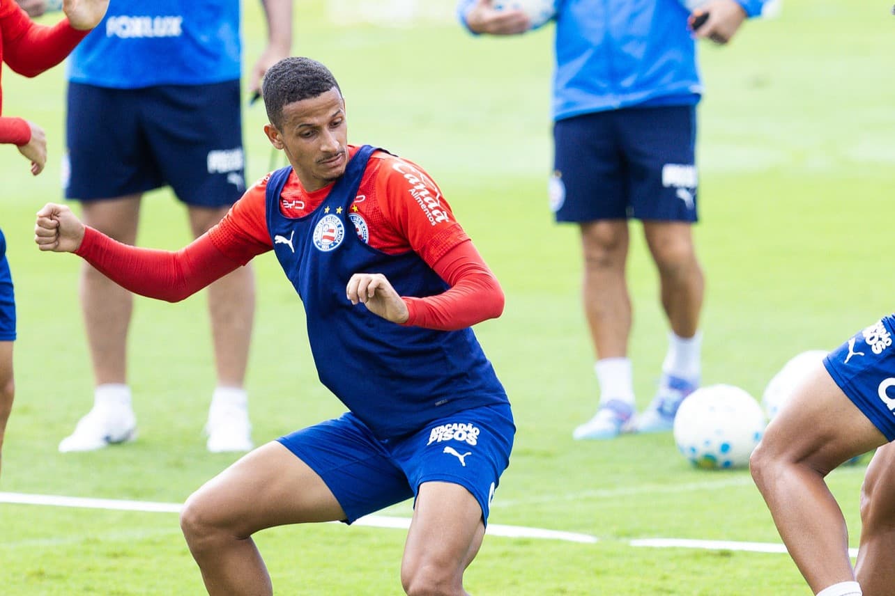 Zagueiro Ramos Mingo em campo pelo Esporte Clube Bahia no Brasileirão 2026