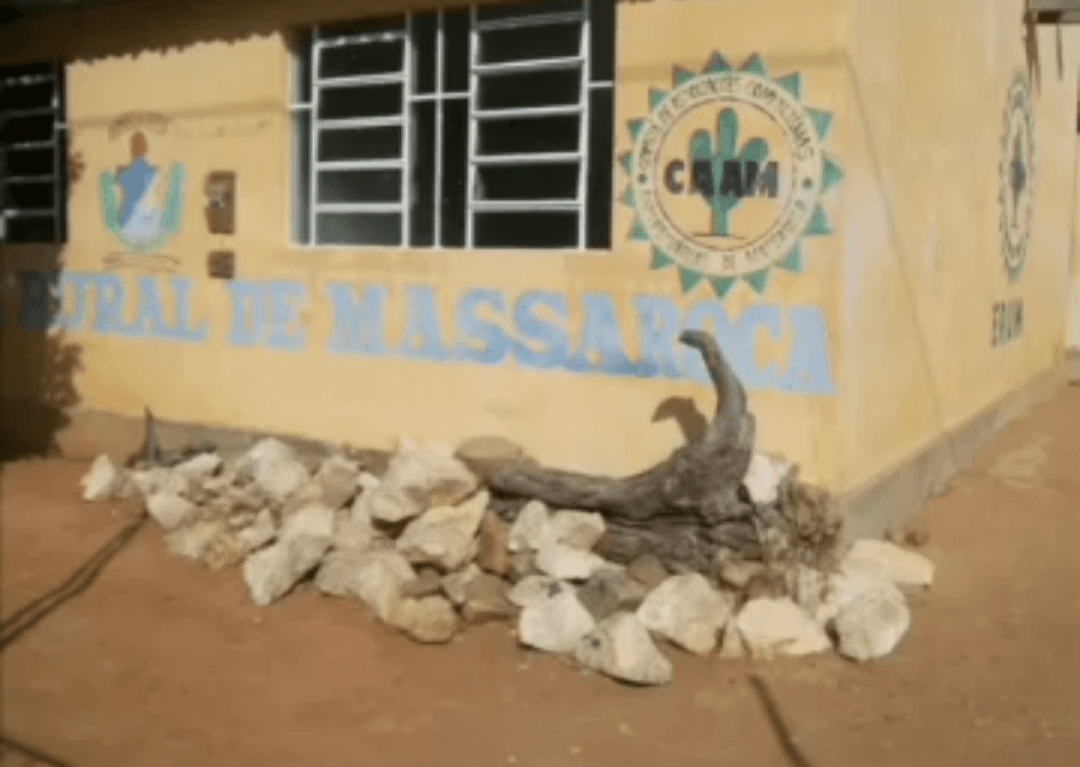 Escola rural na zona rural de Juazeiro, Bahia, com salas de aula sem professor
