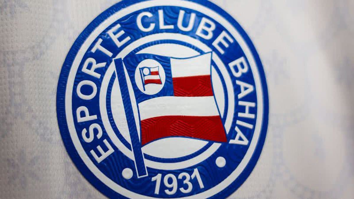 Meia Andrew Nathan com a camisa do Bahia nas categorias de base