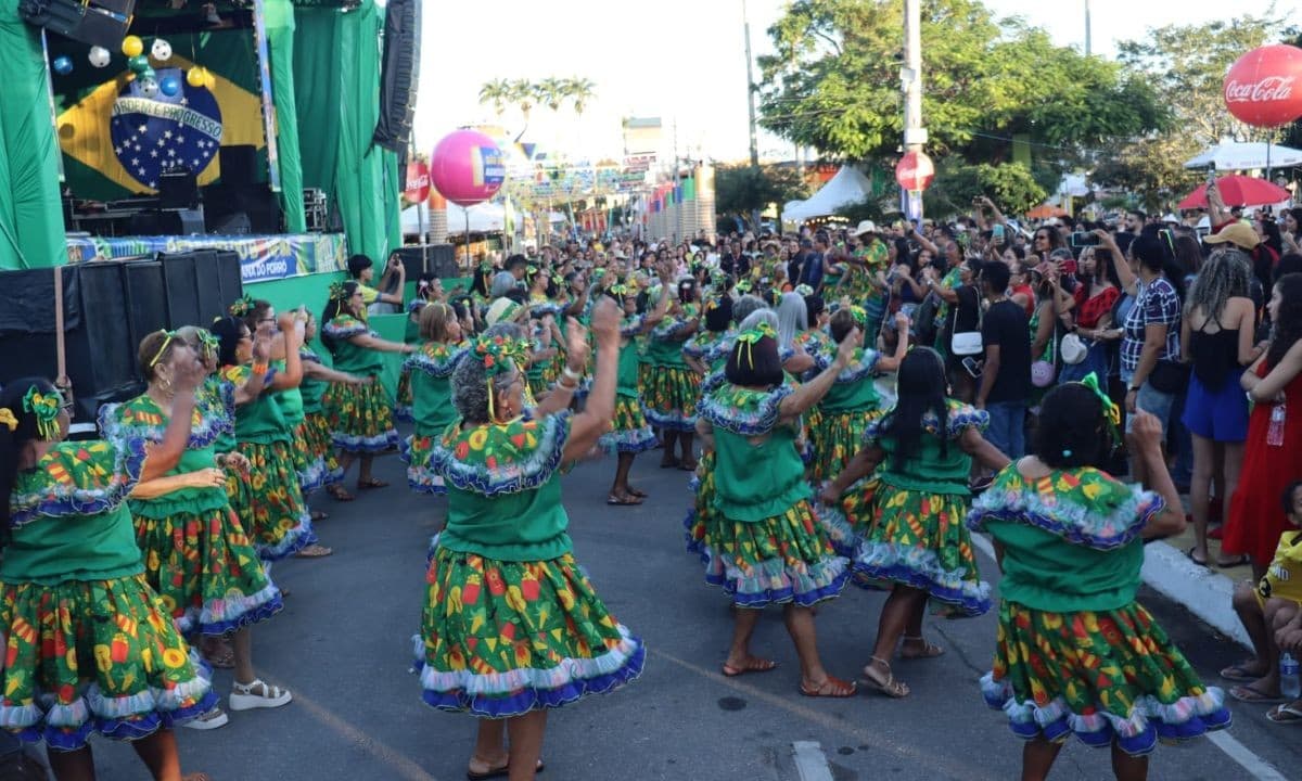 Público lotando a Praça Nova do Congresso durante o São João de Senhor do Bonfim 2026