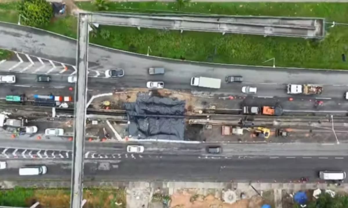 Cratera no km 604 da BR-324 em Simões Filho, Bahia