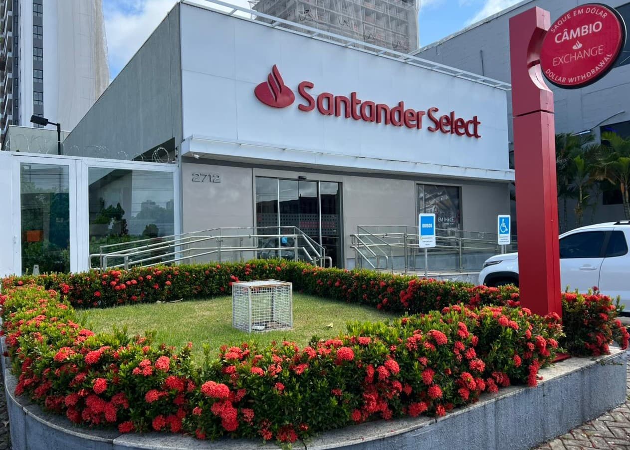Fachada de agência do banco Santander