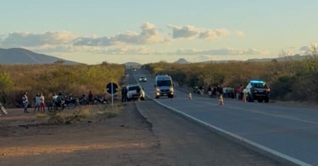 Viatura da Polícia Rodoviária Federal na BR-428 em Orocó, Pernambuco