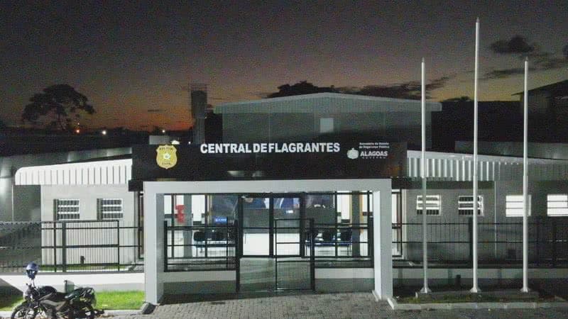 Viatura da Polícia Militar de Alagoas em ocorrência de violência doméstica
