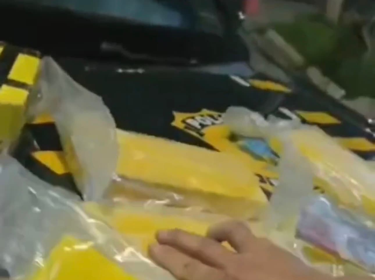 Droga apreendida pela PRF dentro de compartimento oculto no painel de carro na BR-232, em São Caetano (PE)