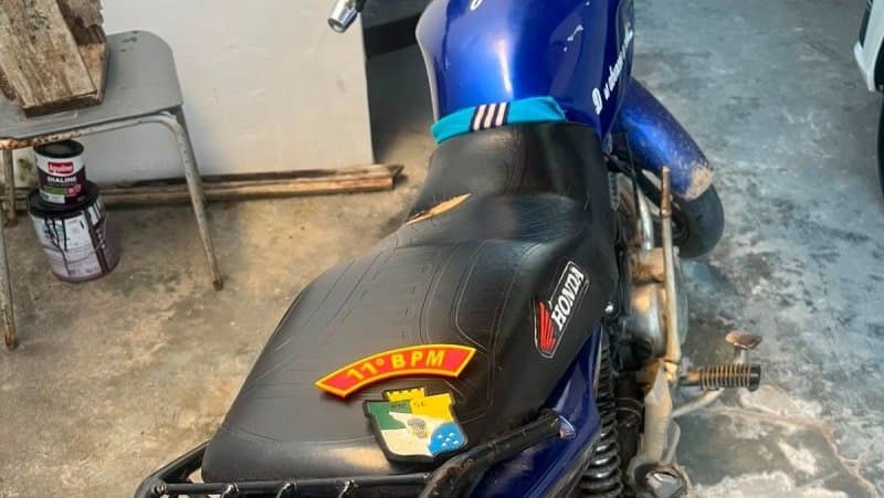 Policiais militares do 11º BPM durante abordagem de motocicleta em Itabaianinha, Sergipe