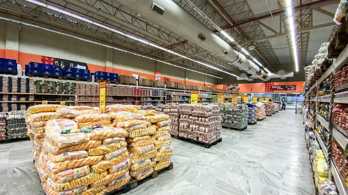 Fachada de supermercado Atakarejo na Bahia