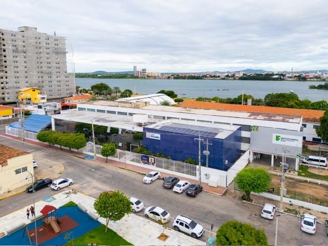 Alunos participando de curso gratuito de qualificação profissional da Fundação Nilo Coelho em Petrolina