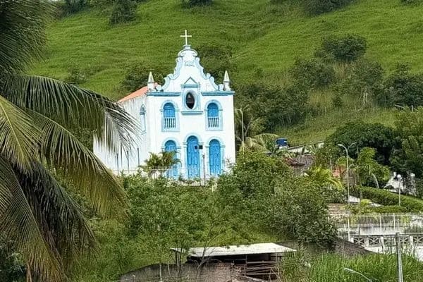 Santuário de Frei Damião em Palmeira dos Índios, Alagoas, com fiéis em romaria