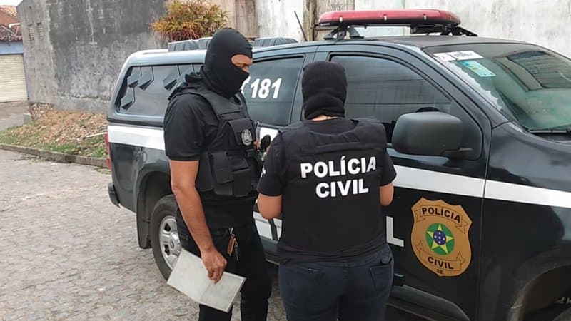 Viatura da Polícia Civil de Sergipe em operação de cumprimento de mandado de prisão