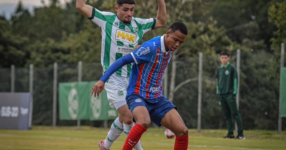 Jogadores do Bahia Sub-20 em campo durante partida do Brasileirão da categoria