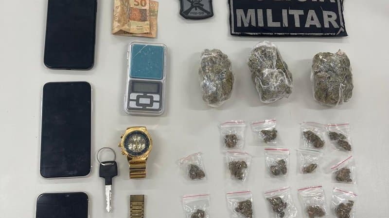 Policiais do BPChoque durante abordagem em bairro de Aracaju