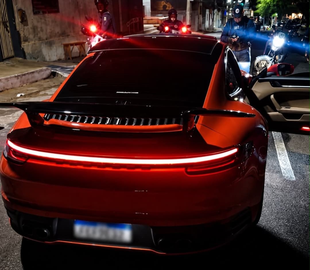 Viatura da Polícia Militar do Piauí em ocorrência com carro de luxo em São Raimundo Nonato
