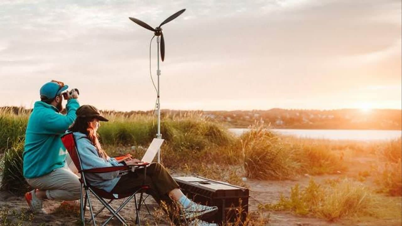 Turbina eólica portátil garante autonomia energética em acampamentos remotos - Créditos: Shine / Divulgação