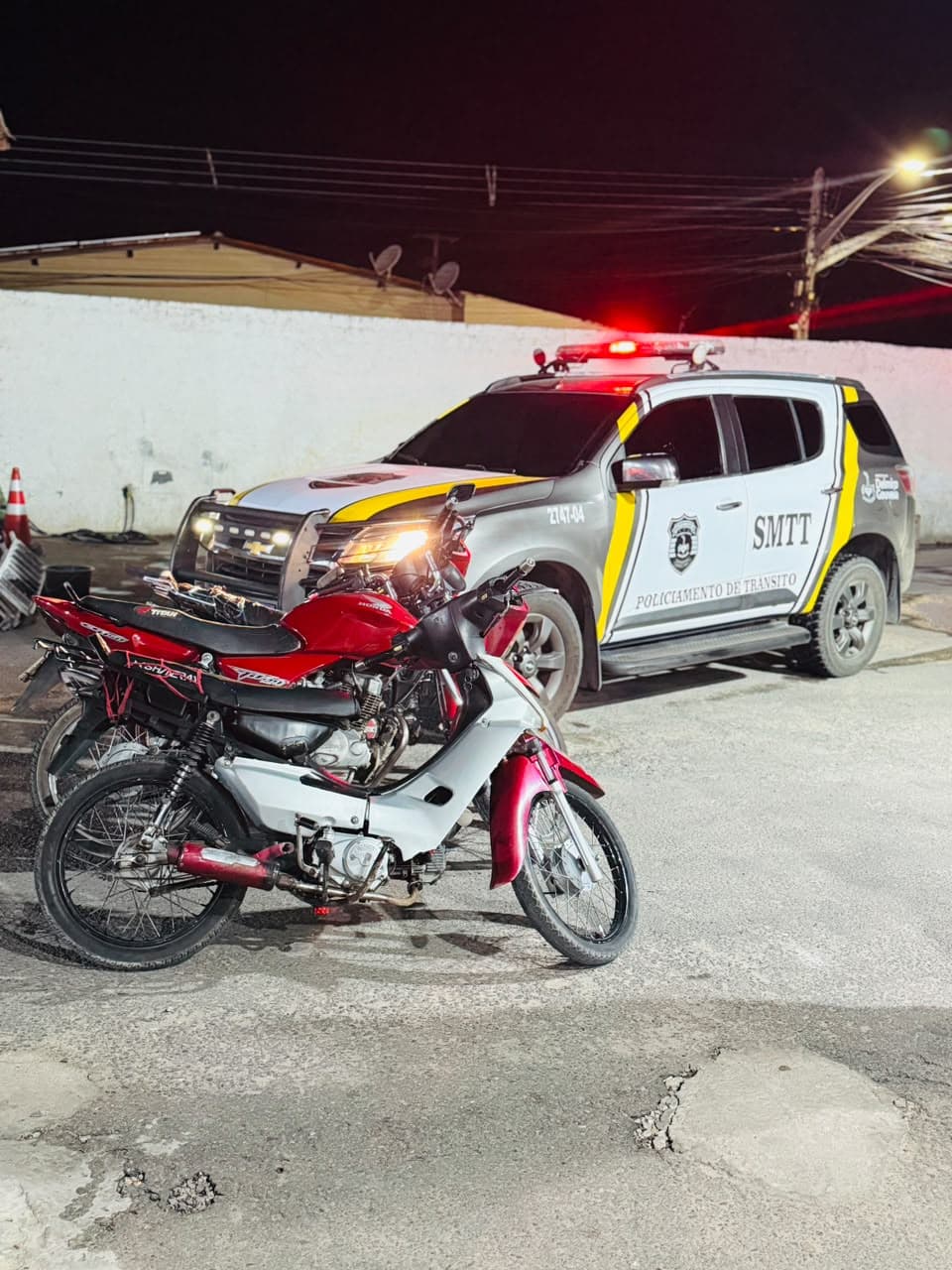Agentes da SMTT de Delmiro Gouveia realizam fiscalização de motocicletas com escapamentos adulterados nas ruas da cidade