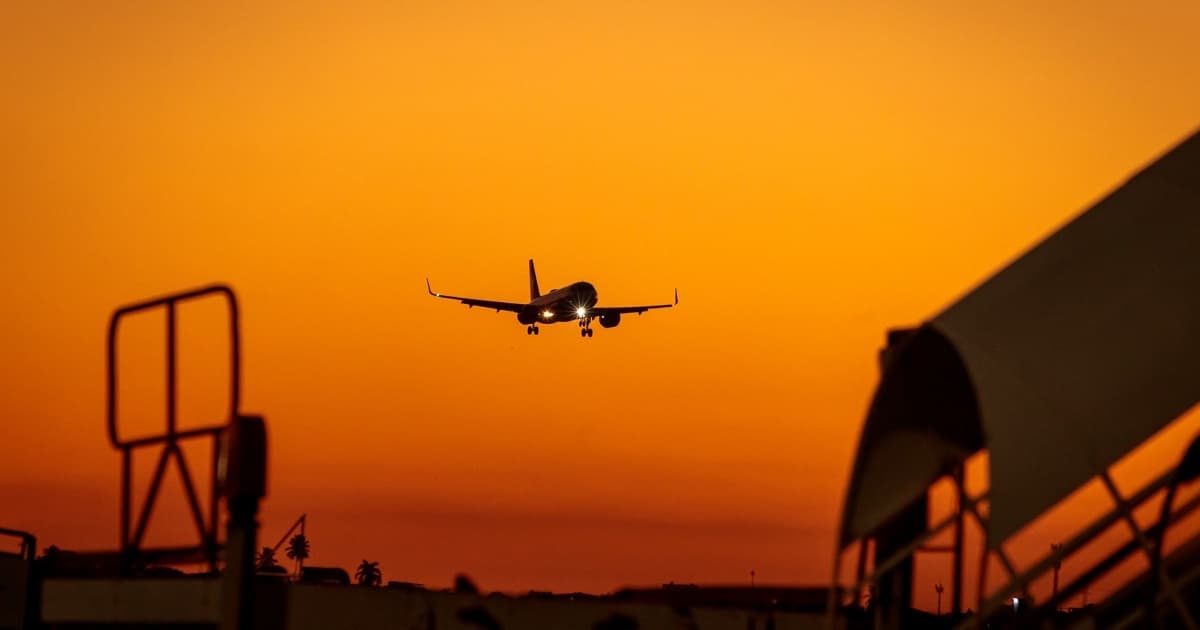 Pátio de aeronaves do Aeroporto de Salvador com aviões das principais companhias aéreas brasileiras