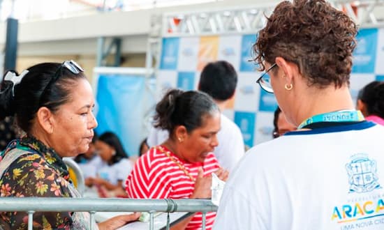 Barraca de atendimento do programa Tamo Junto Aracaju em escola municipal