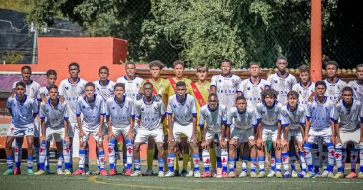 Jovens jogadores de futebol em seletiva de base em Salvador