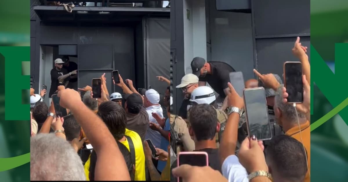 Trio elétrico durante a Alvorada de São Pedro em Ribeira do Amparo, Bahia