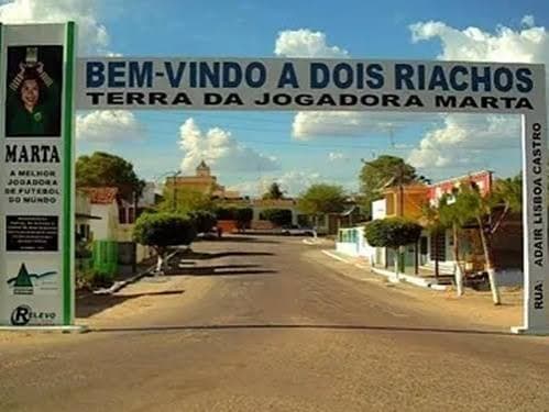 Viatura da Polícia Militar em zona rural de Alagoas durante busca a suspeito