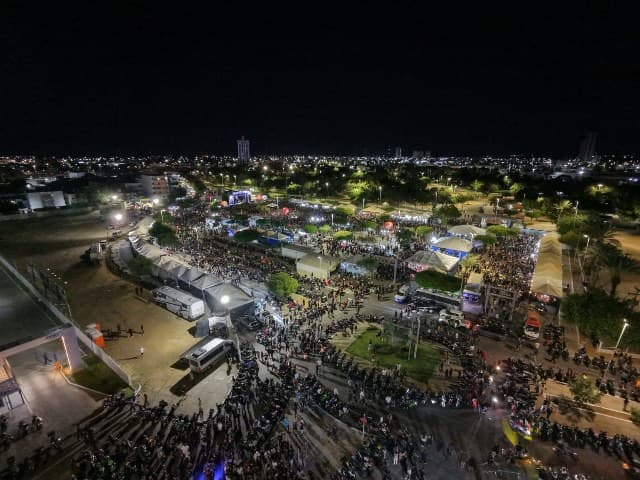 Multidão no Parque Josepha Coelho durante o Moto Chico 2026 em Petrolina